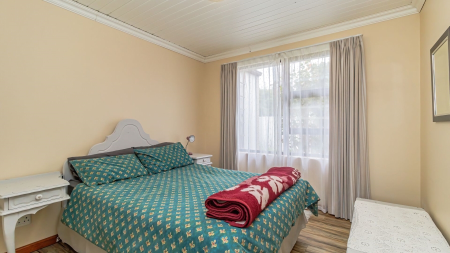 6 Bedroom Property for Sale in Aalwyndal Western Cape